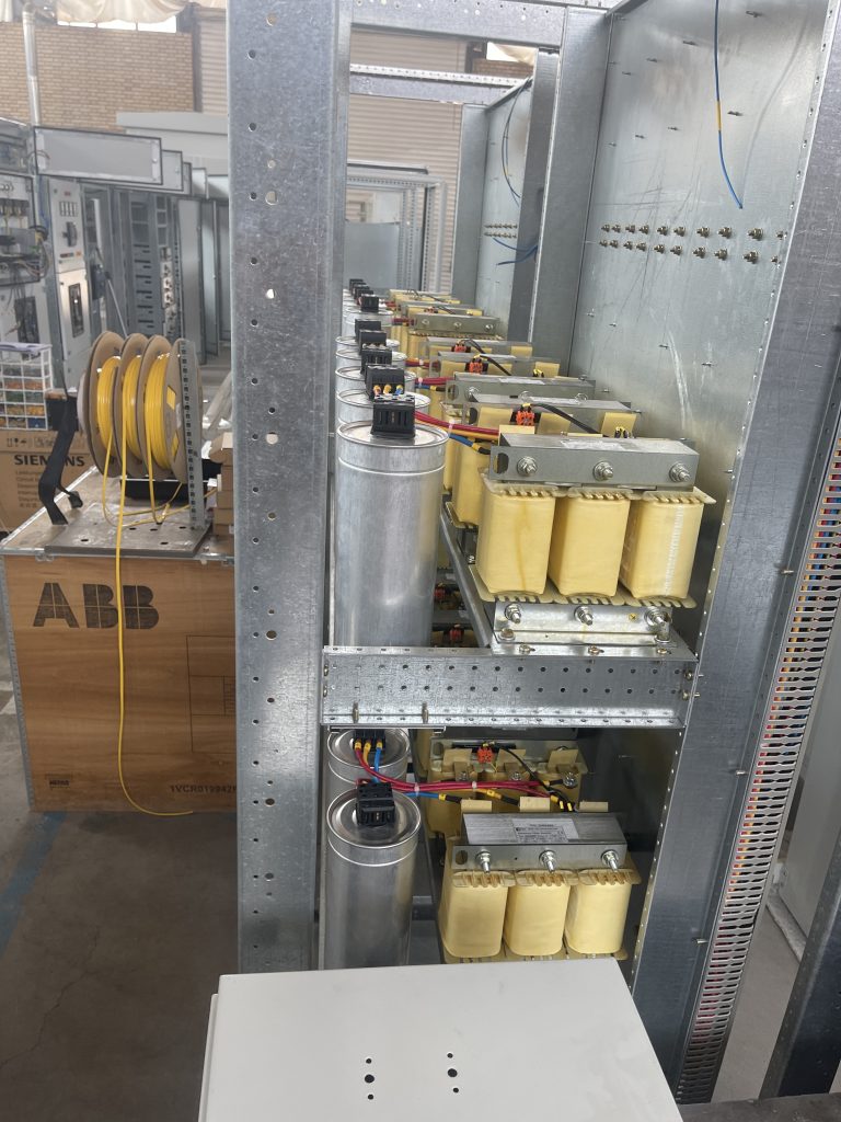 Capacitor bank internal arrangement and electrical components